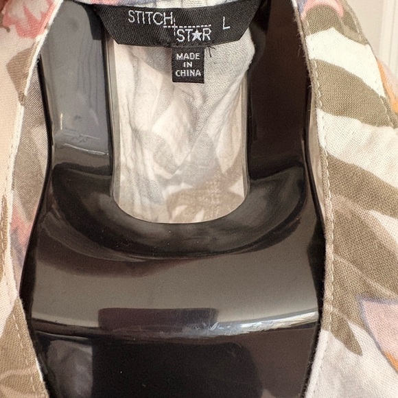 Floral Paradise Sleeveless Crop Top - Picture 3 of 4